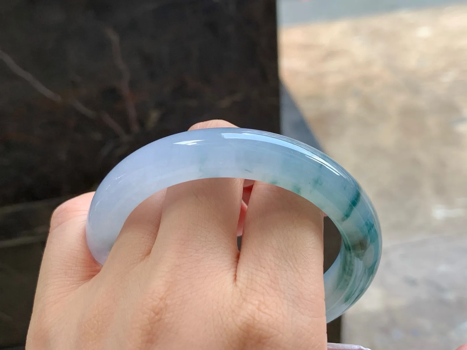 冰淡紫飘花手镯
清爽58.8/11.8/9.2mm