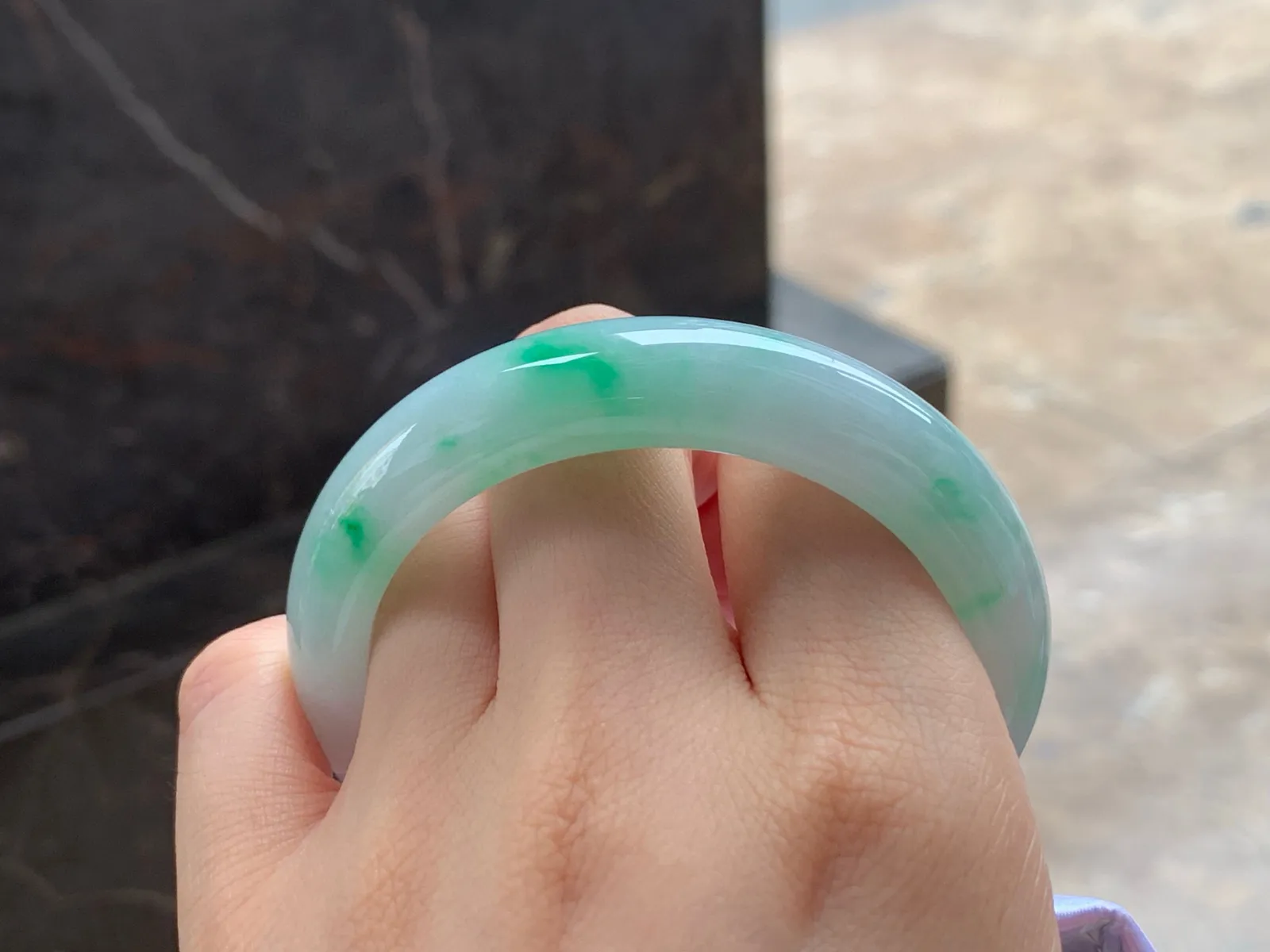 带色手镯
细腻清爽 54.3/12.9/8.5mm