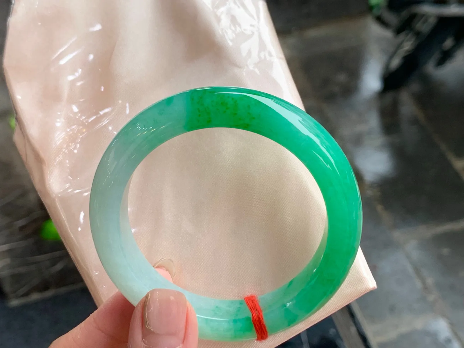 辣绿手镯
颜色漂亮 55.8/12.2/9.2mm