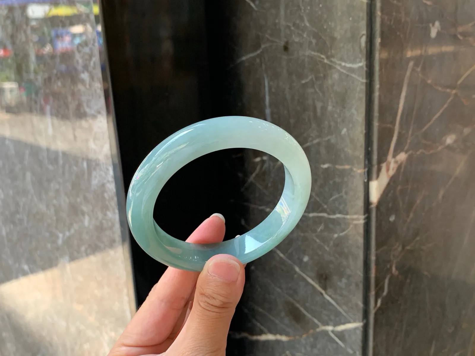 ｜57圈口
半山水翡翠手镯，底子细腻，素雅清新，