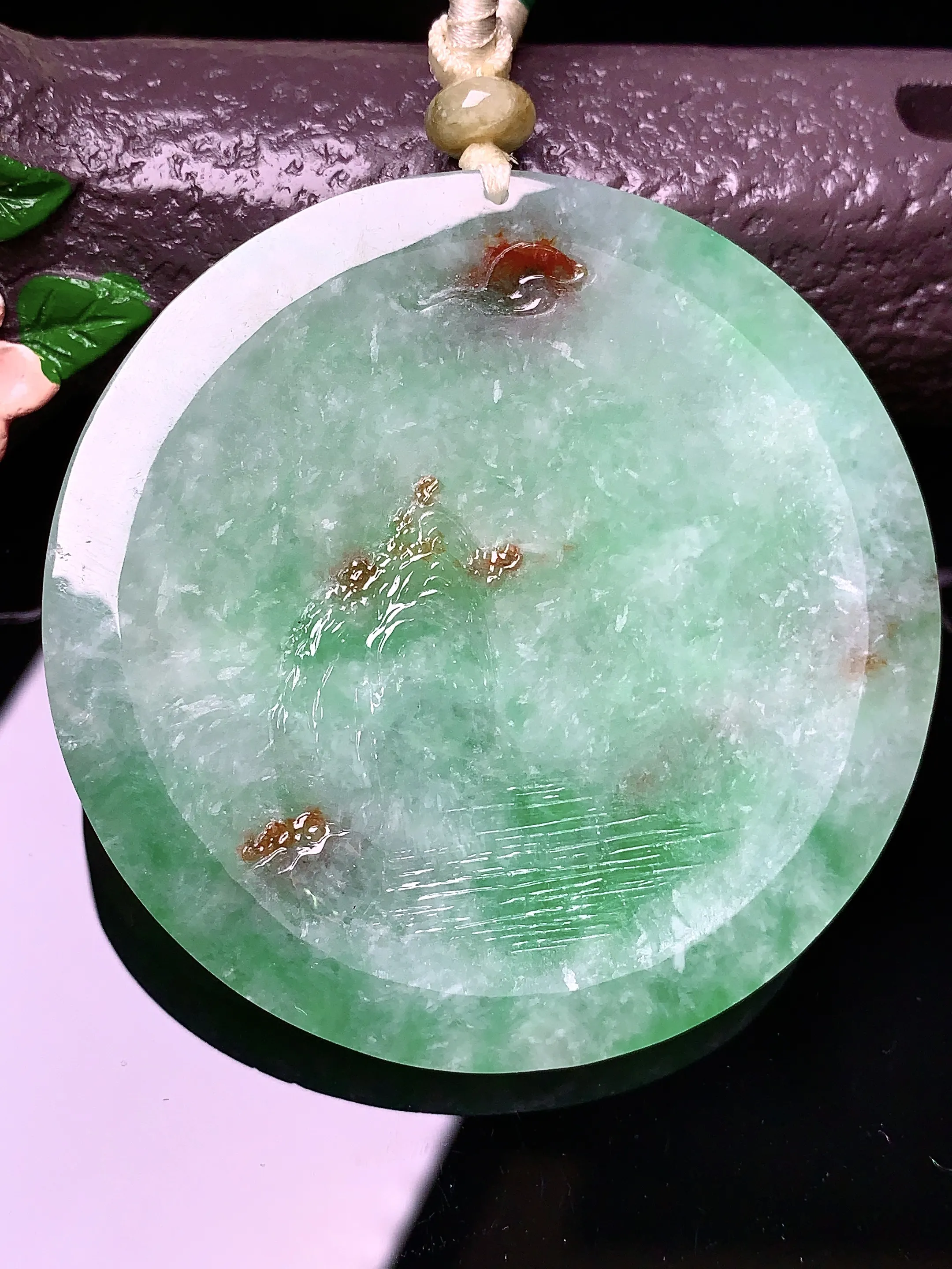 飘绿山水牌子吊坠 玉质细腻 色泽清新艳丽 整体尺寸55*6.5