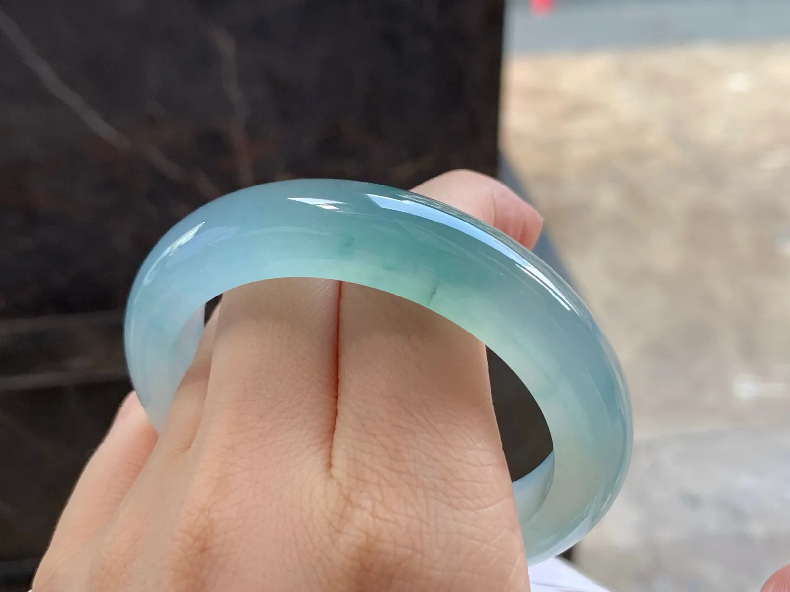 冰种手镯
底色漂亮 54.2/12.6/9.4mm