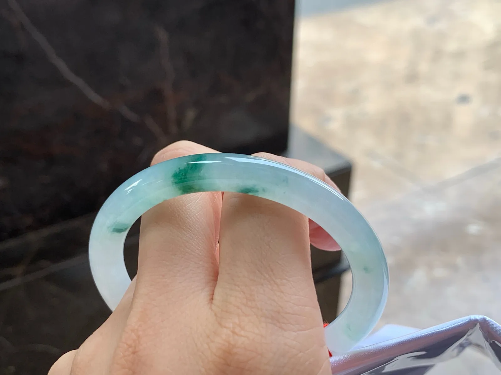 飘花细圆条手镯
干净清爽 55.3/7.6/8mm