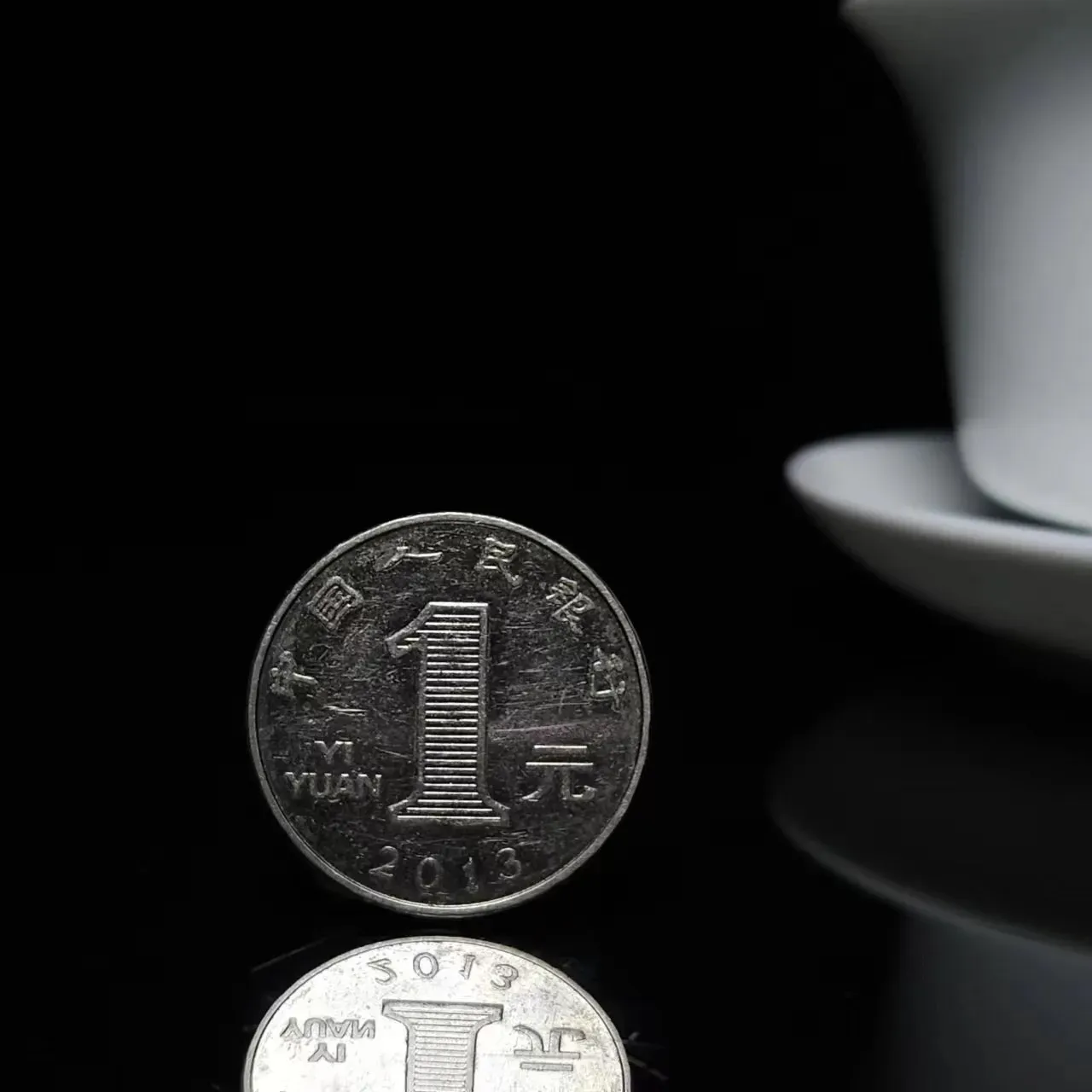 一套和田玉阳绿俄罗斯玉扳指挂件。平安扣尺寸12/16扳指尺寸4/11内径18重12克 玉质细腻油润。手推出油。品相大气 lt2505011