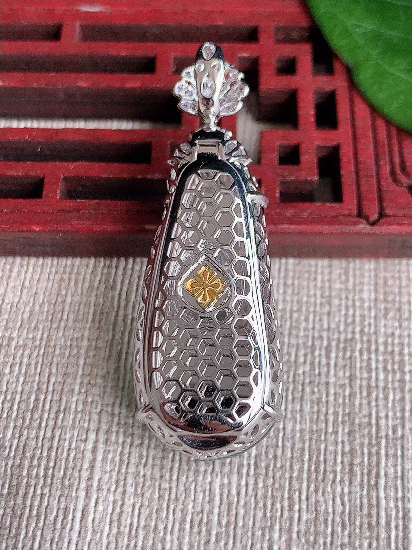 缅甸a货翡翠ddj老坑冰种18K金镶嵌飘花四季豆福豆平安豆吊坠 整体42×30.3×14.6×10.4mm 9.06