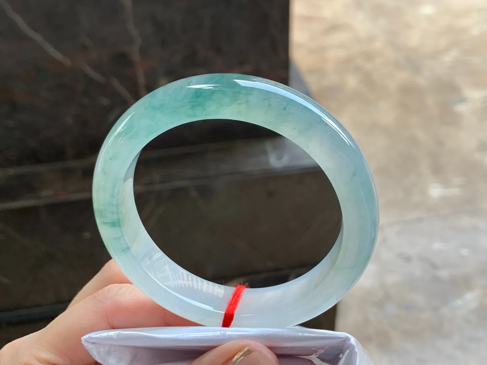 冰种飘花手镯
清爽58/13.2/9mm