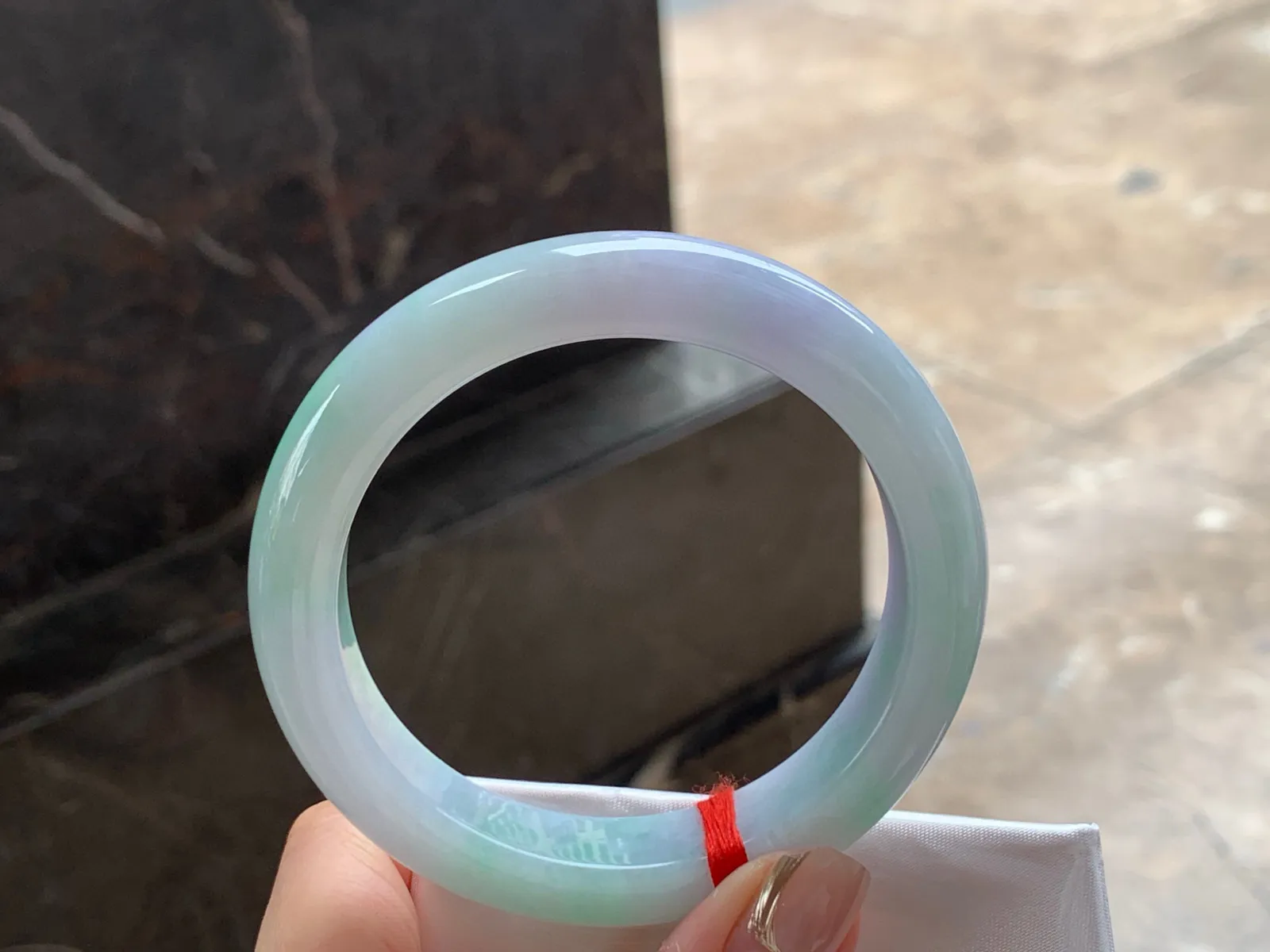 春彩手镯
干净清爽 57/12.1/9.5mm