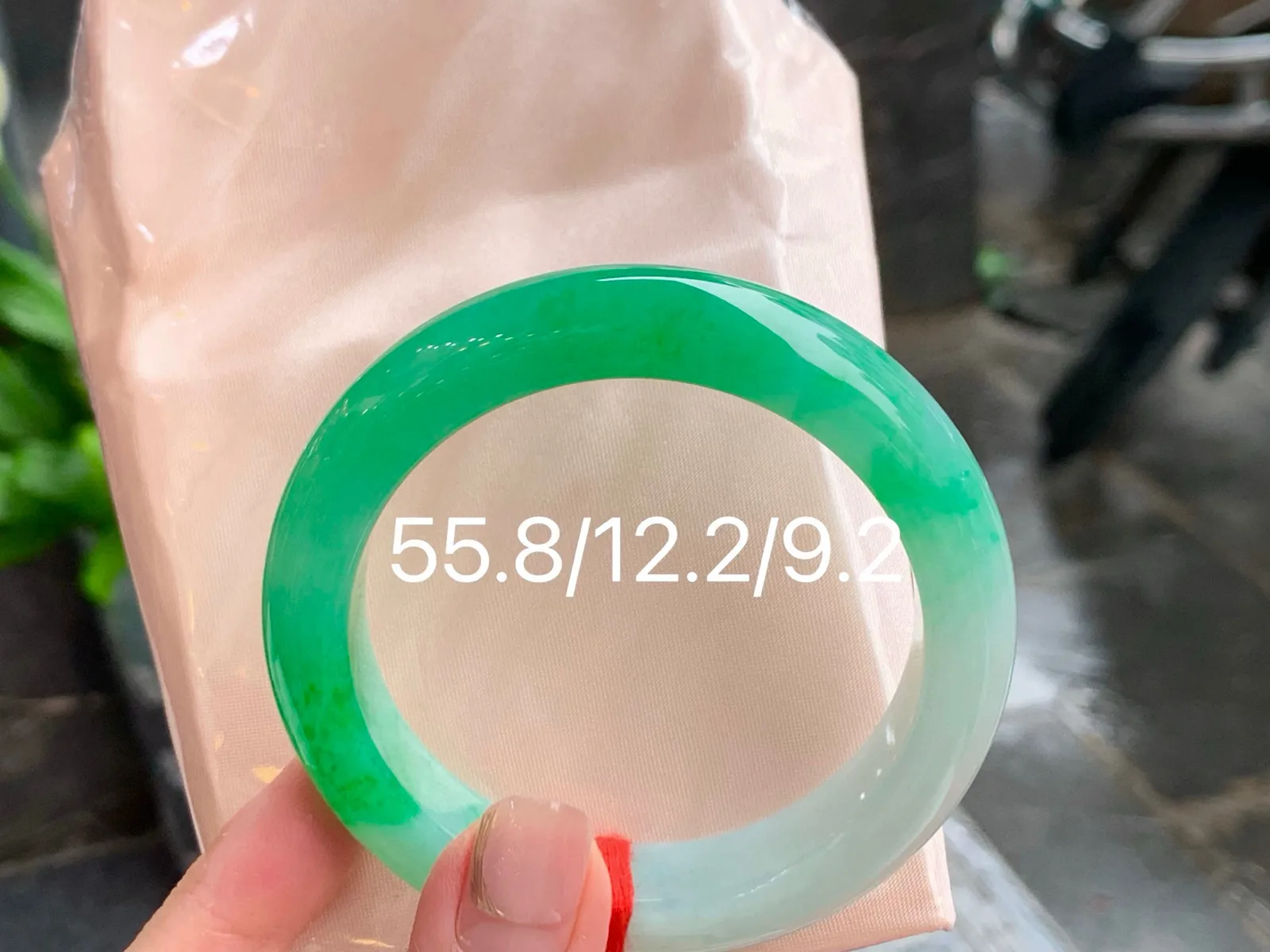 辣绿手镯
颜色漂亮 55.8/12.2/9.2mm