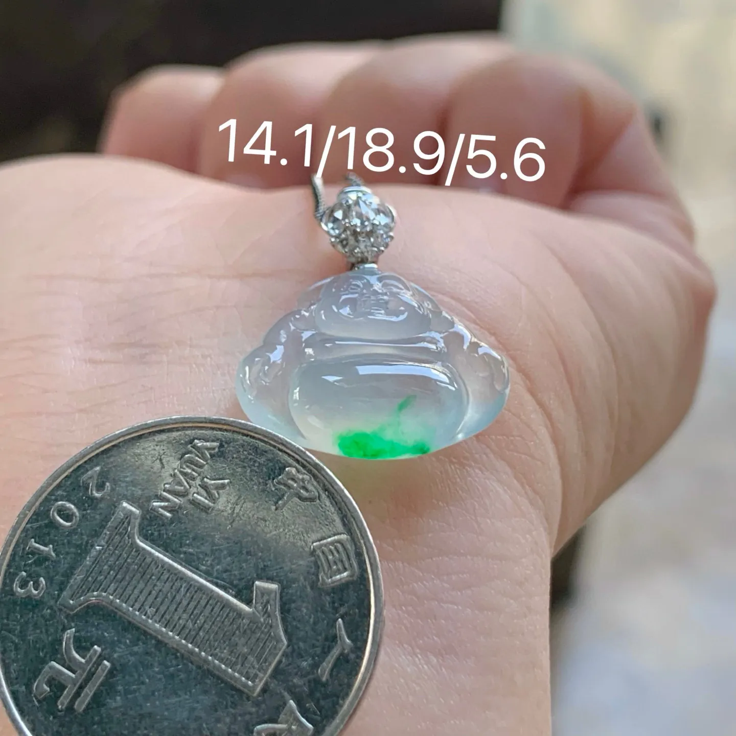 高冰阳绿坐佛
金扣