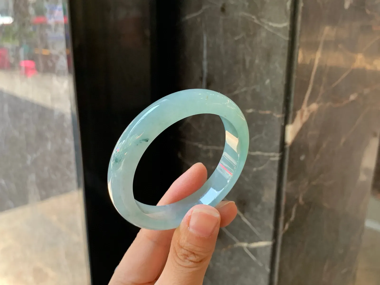 ｜51圈口
冰晴翡翠手镯，底子细腻，底色匀称，甜美，