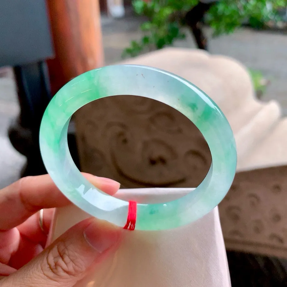 正圈冰玻阳绿 无瑕 尺寸:56.3/9.8/8.1 种色俱佳 高品质🥰🥰