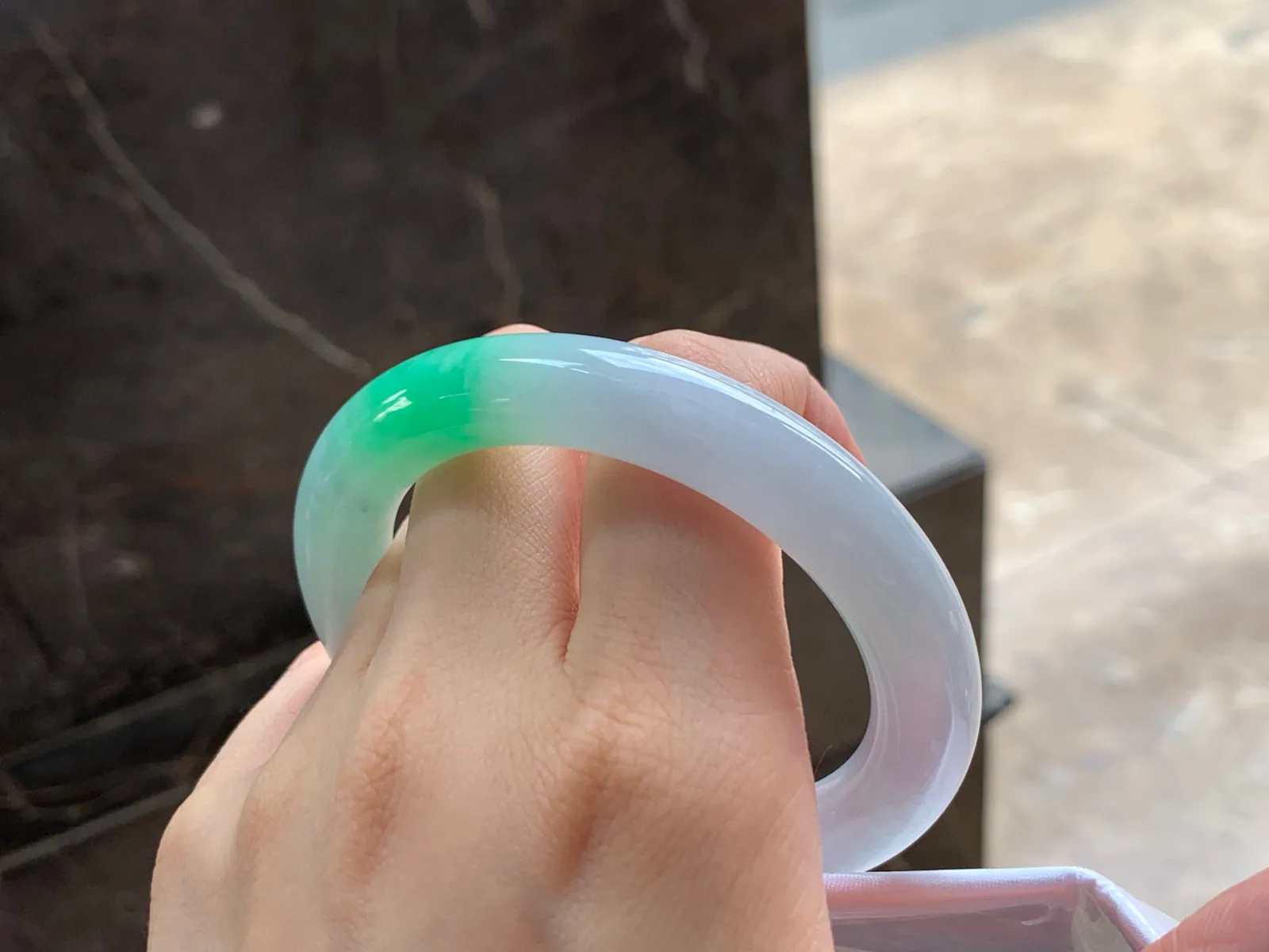 带色福镯
细腻 56/11