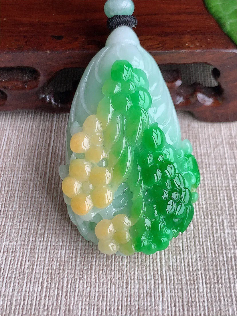 缅甸a货翡翠ddj老坑冰润黄加绿双彩白菜吊坠  整体50.6×31×15.7mm 39.30