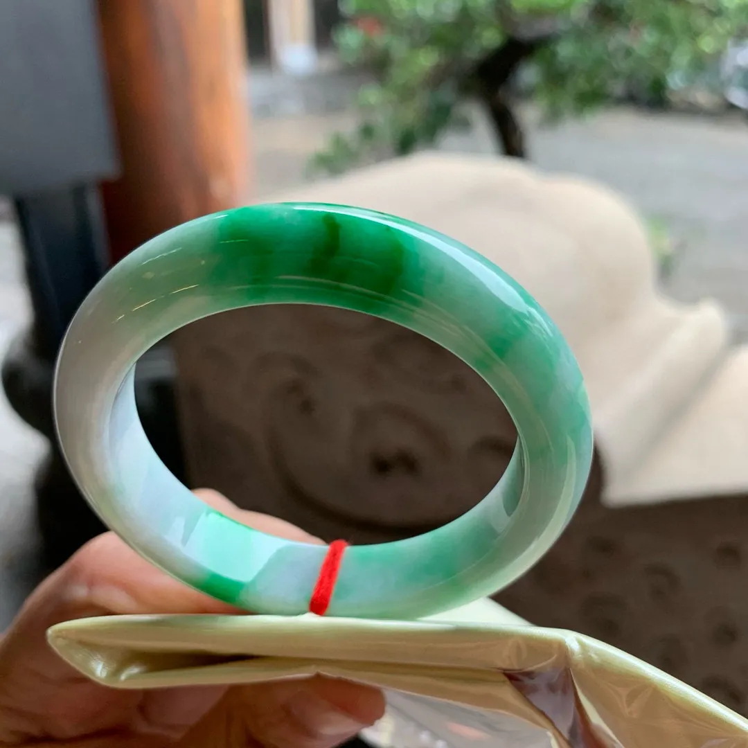 正圈冰糯阳绿 无瑕 尺寸:51.6/11.8/8.6 色阳🥰🥰