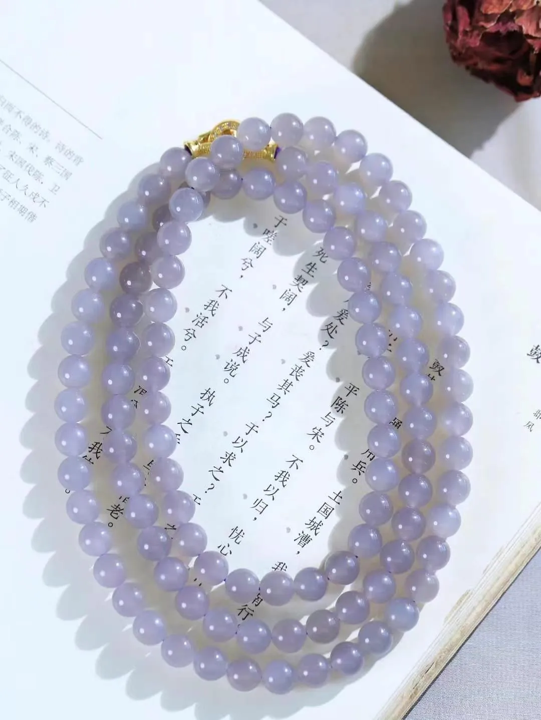 【珠圆玉润.项链】

货头精选 和田玉烟紫珠圆玉润项链 玉质温润细腻  整串打磨圆润，佩戴舒适。珠珠落玉盘，间关莺语花底滑，一生美好时光，无论身在何处，都有它相伴相守。事事顺遂，幸福美满，吉祥如意。重80克 尺寸取一7.7mm  79501178A