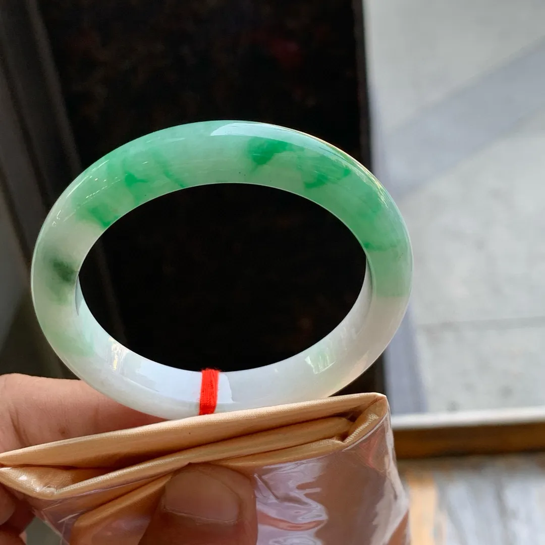 正圈冰糯阳绿 无瑕 尺寸:52.1/10.1/7.9 色阳