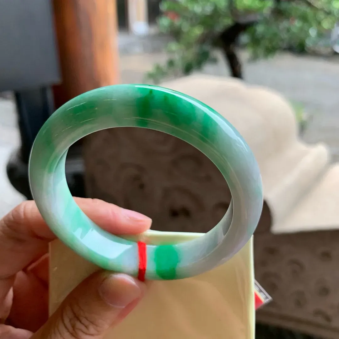 正圈冰糯阳绿 无瑕 尺寸:51.6/11.8/8.6 色阳🥰🥰