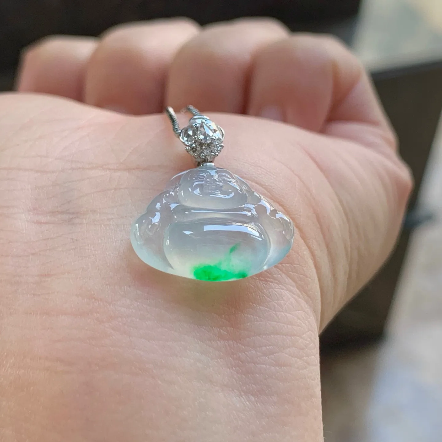 高冰阳绿坐佛
金扣