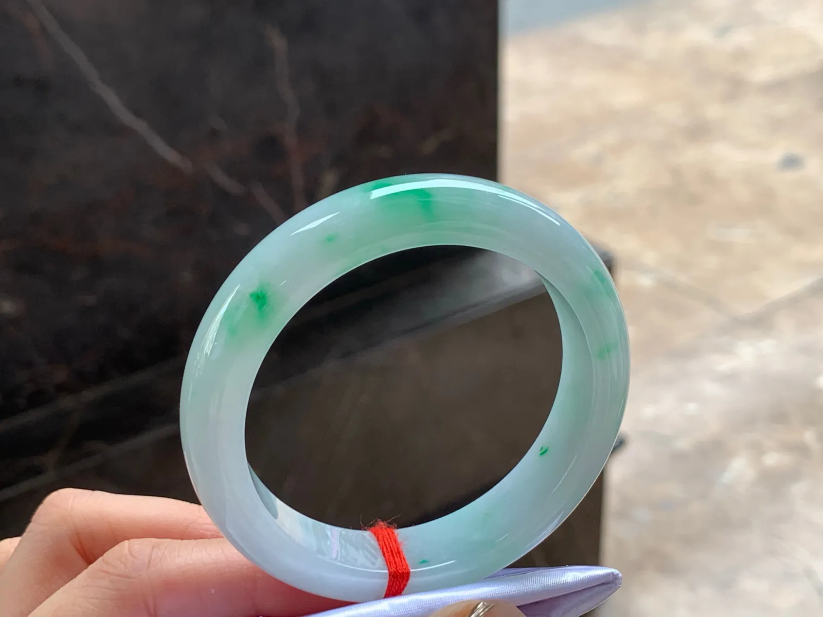 带色手镯
细腻清爽 54.3/12.9/8.5mm