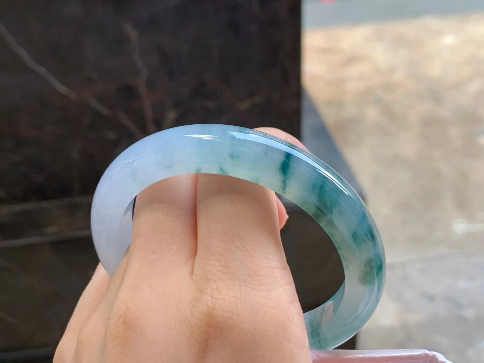 冰淡紫飘花手镯
清爽58.8/11.8/9.2mm