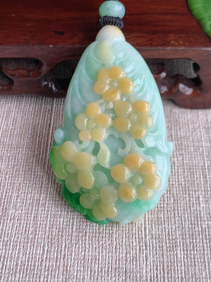 缅甸a货翡翠ddj老坑冰润黄加绿双彩白菜吊坠  整体50.6×31×15.7mm 39.30