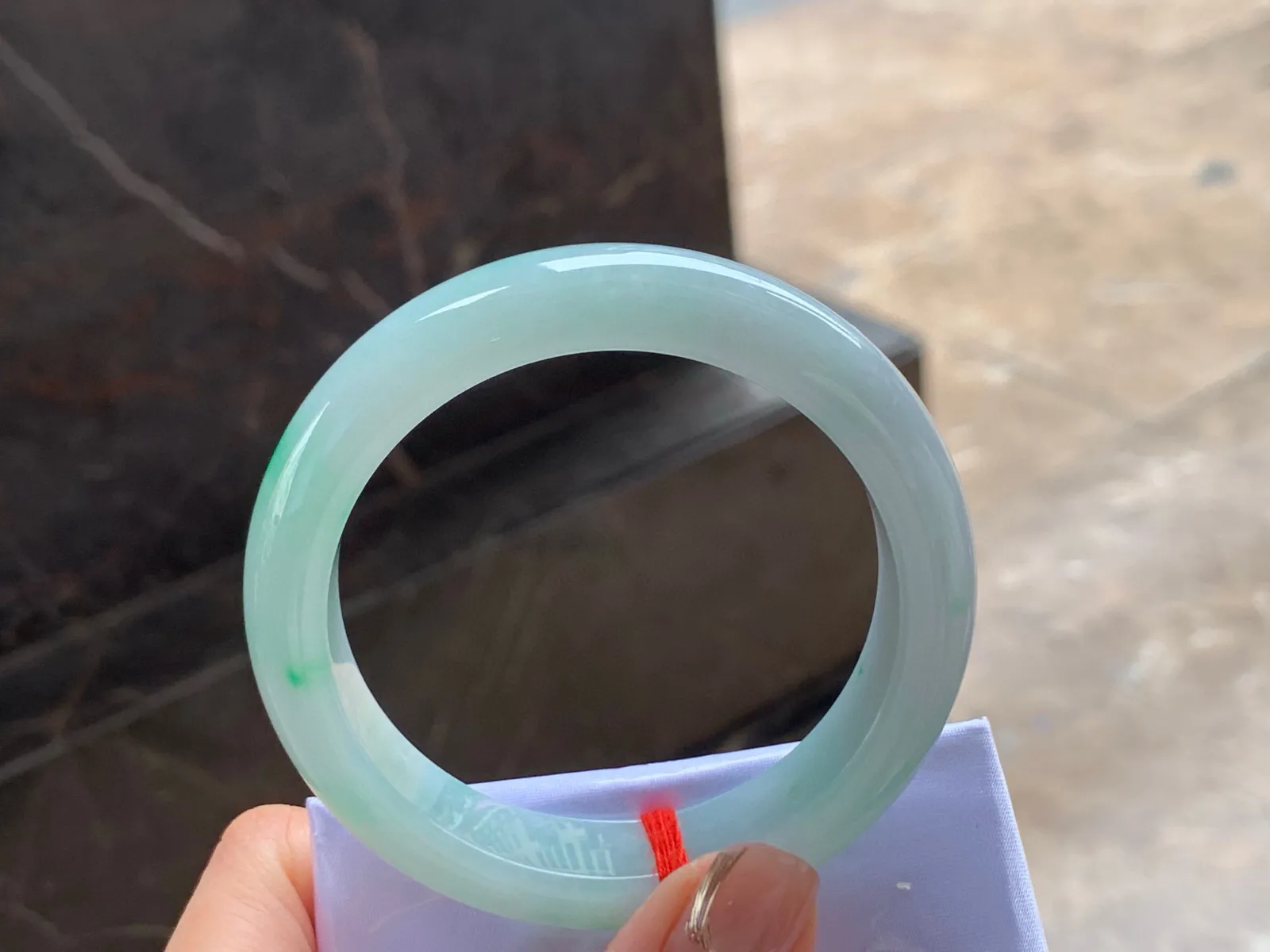 带色手镯
细腻清爽 54.3/12.9/8.5mm