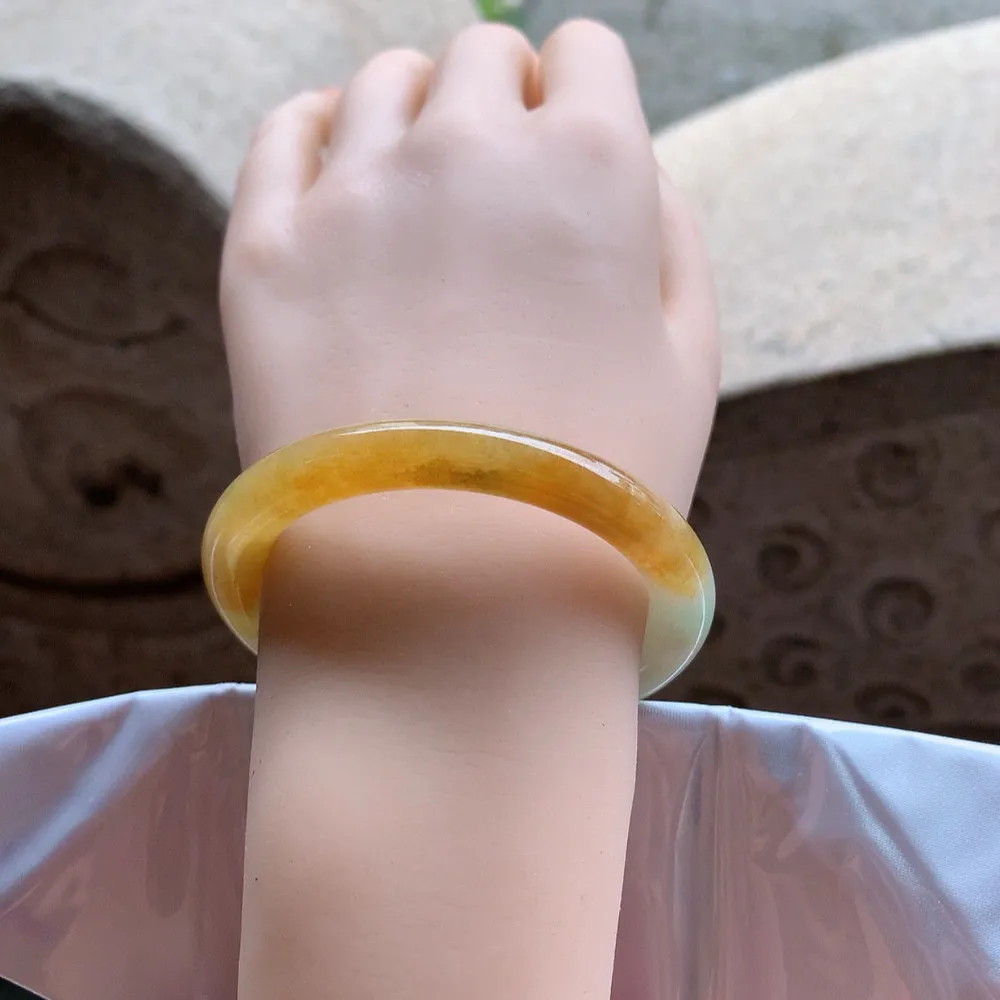 圆条一大节黄翡 无瑕 尺寸:52.4/8.2/8.7 超值️️