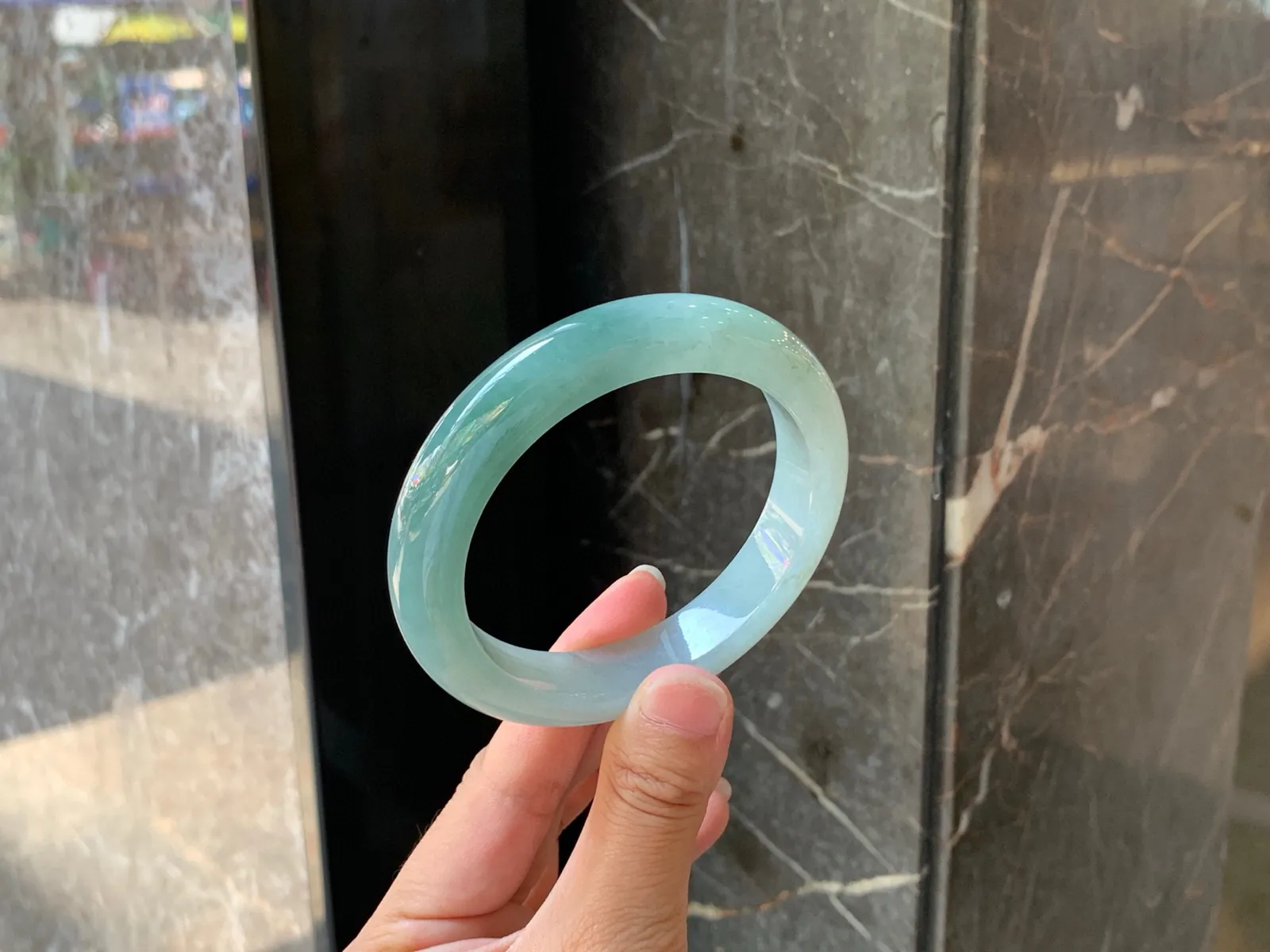 ｜57圈口
半山水翡翠手镯，底子细腻，素雅清新，