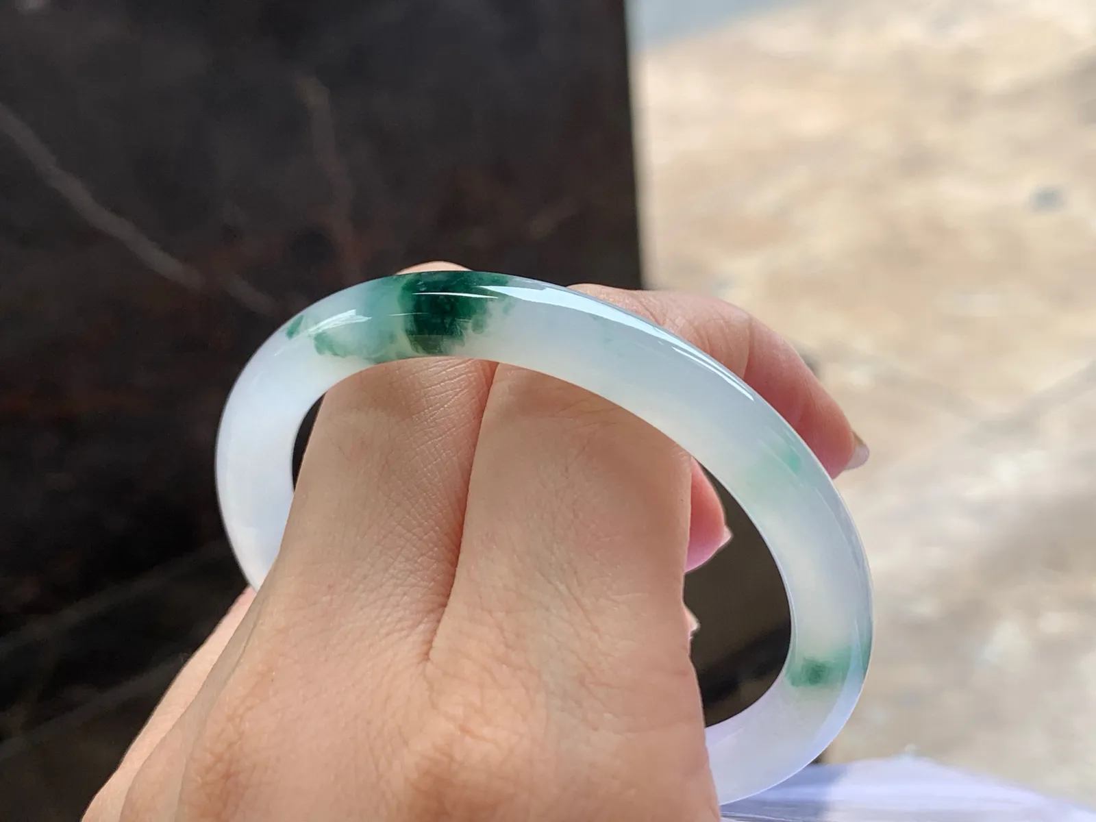 冰飘花细圆条手镯
清爽51.4/7/7.3mm