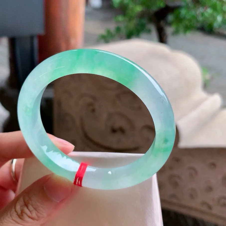 正圈冰玻阳绿 无瑕 尺寸:56.3/9.8/8.1 种色俱佳 高品质🥰🥰