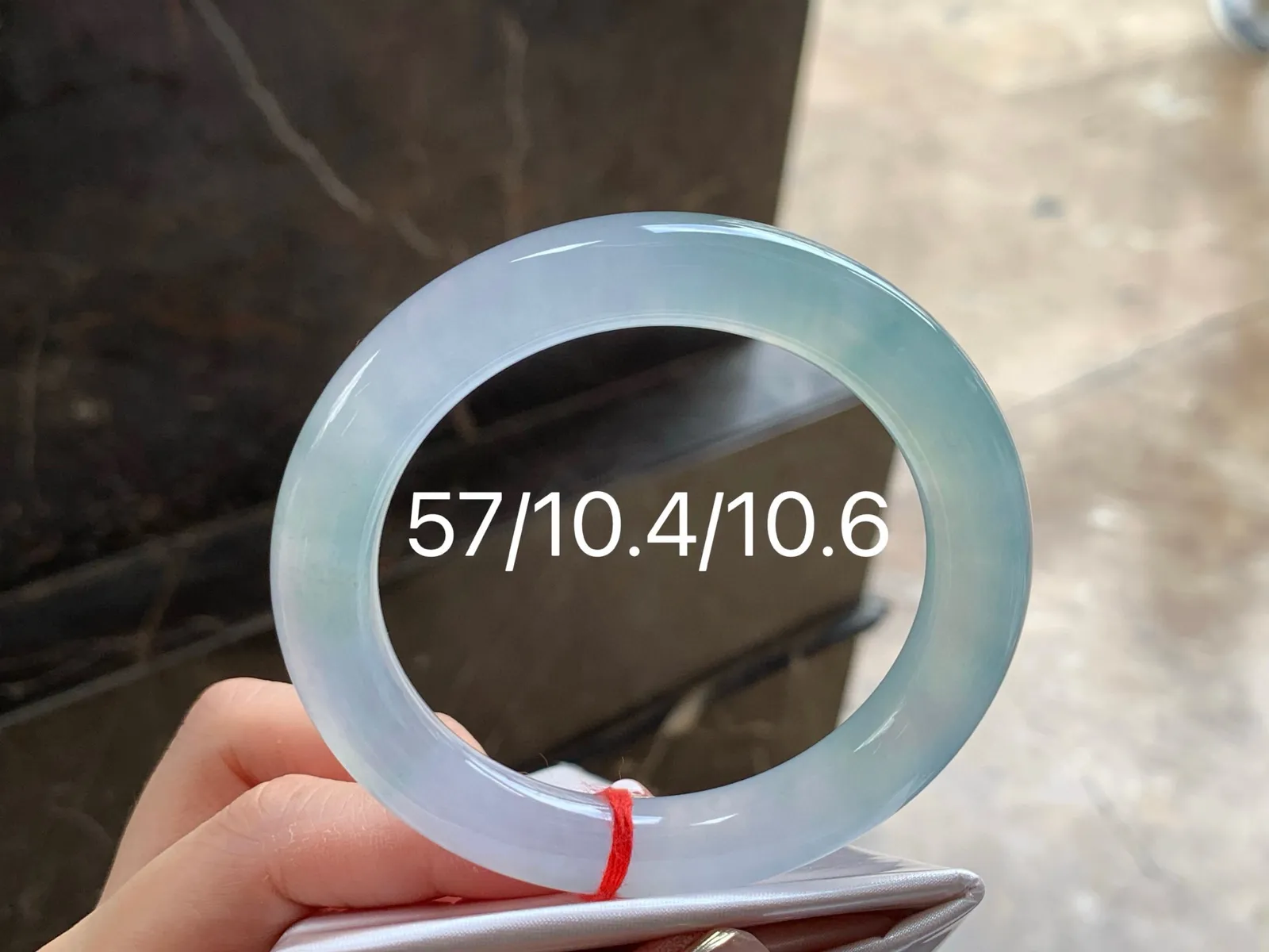 福镯
底色亮丽 57/10.4/10.6mm