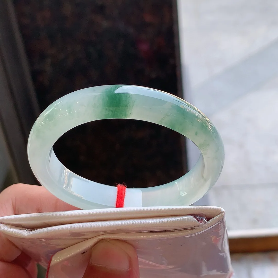 贵妃高冰飘花 无瑕 尺寸:51.6/11/7.2 花美 种水好