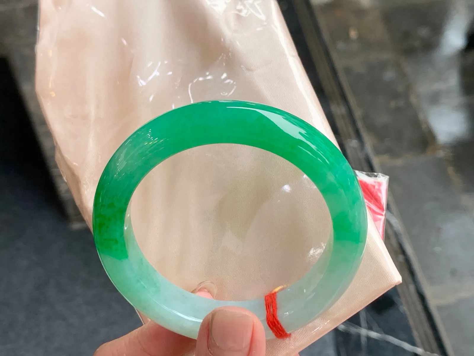 辣绿手镯
颜色漂亮 55.8/12.2/9.2mm