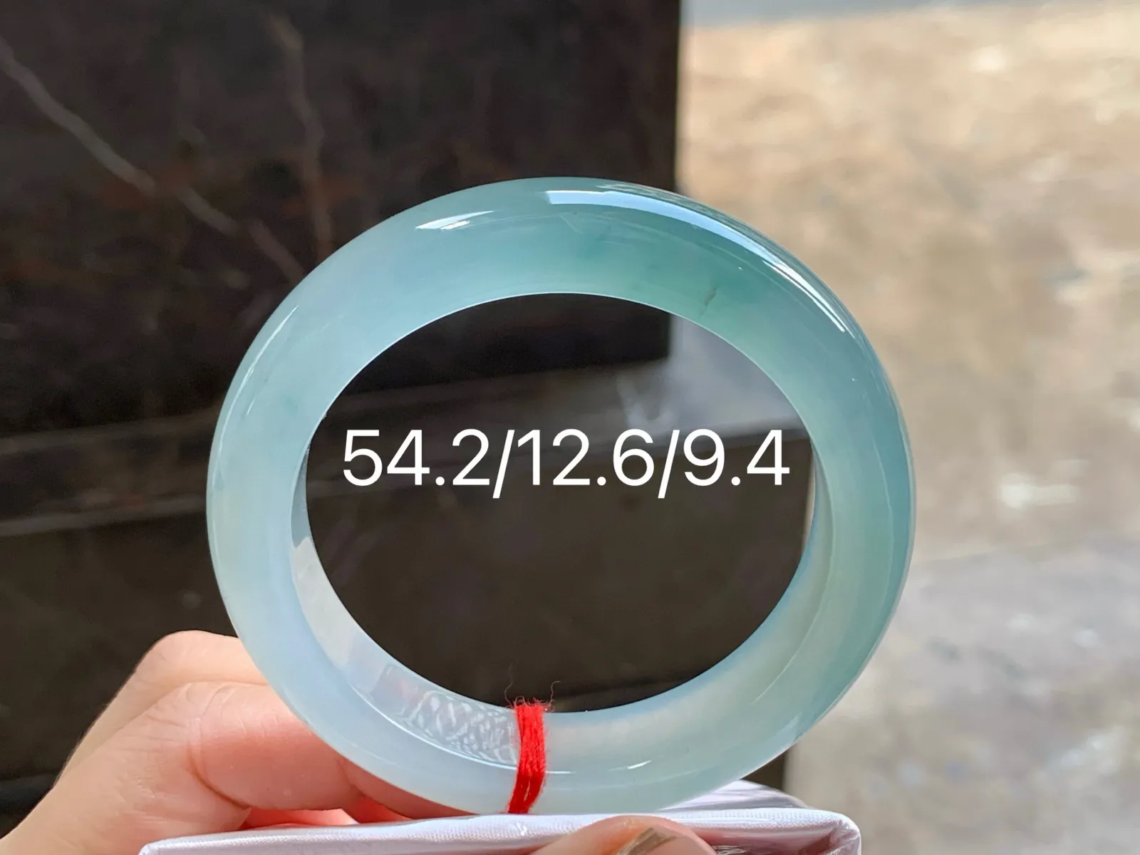 冰种手镯
底色漂亮 54.2/12.6/9.4mm