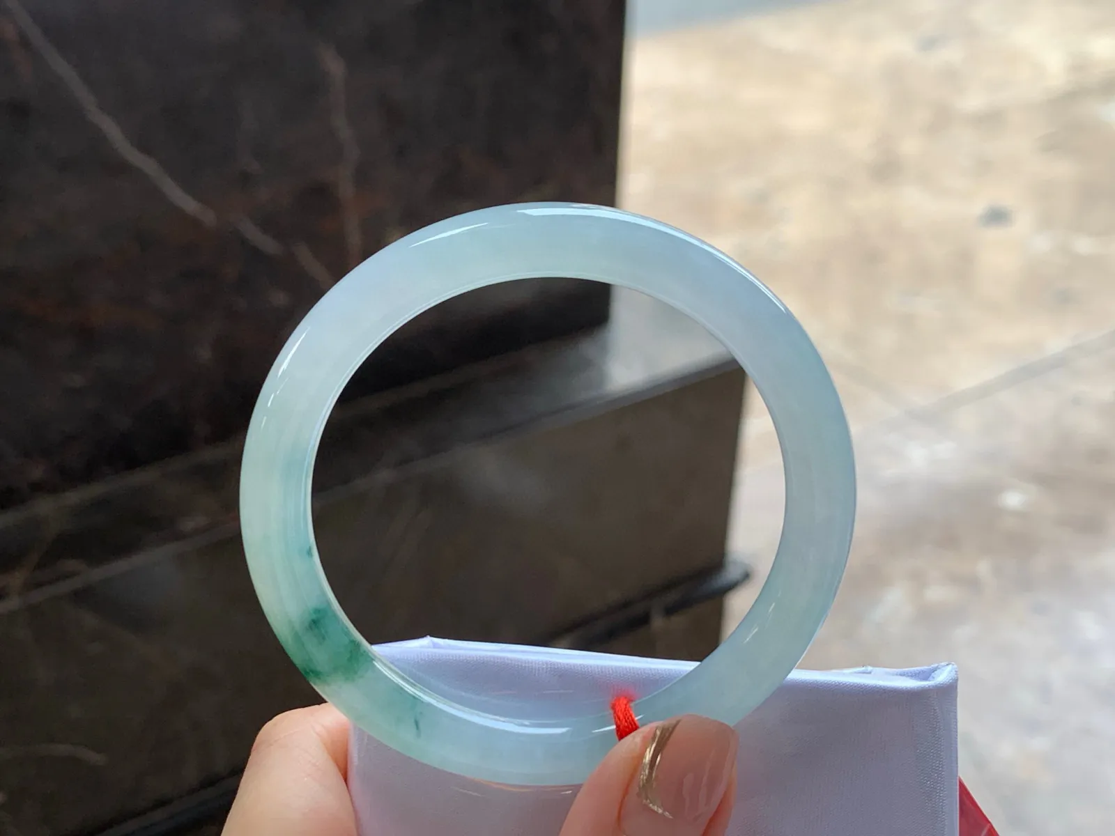飘花细圆条手镯
干净清爽 55.3/7.6/8mm