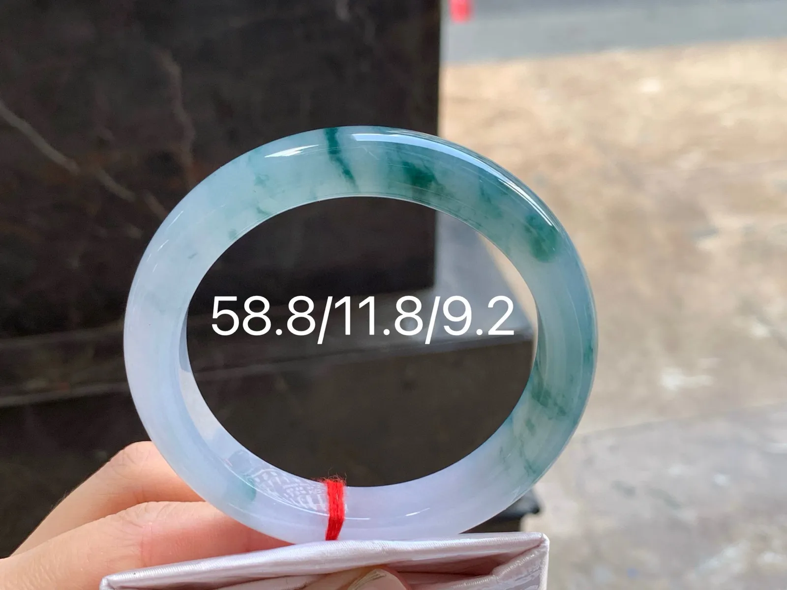 冰淡紫飘花手镯
清爽58.8/11.8/9.2mm