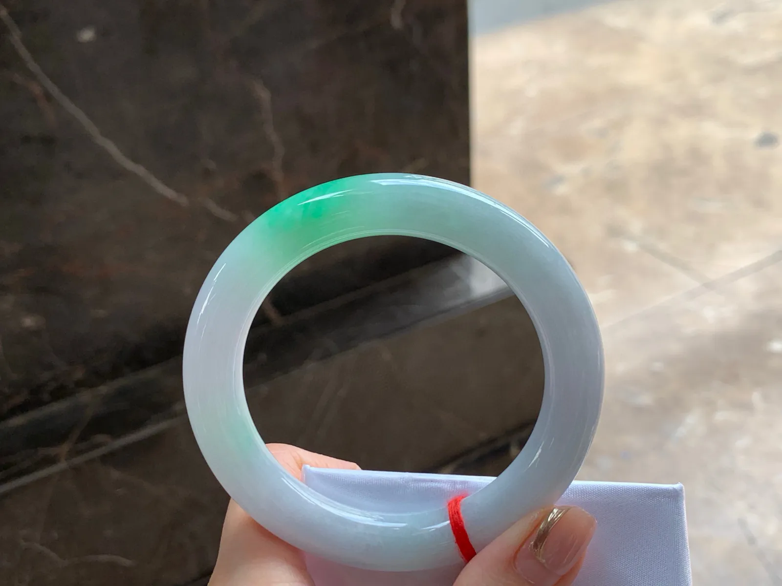 带色福镯
细腻 56/11