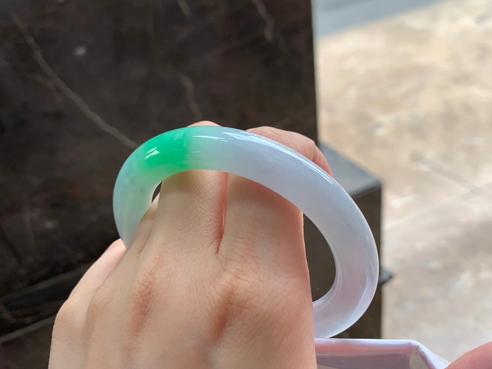 带色福镯
细腻 56/11