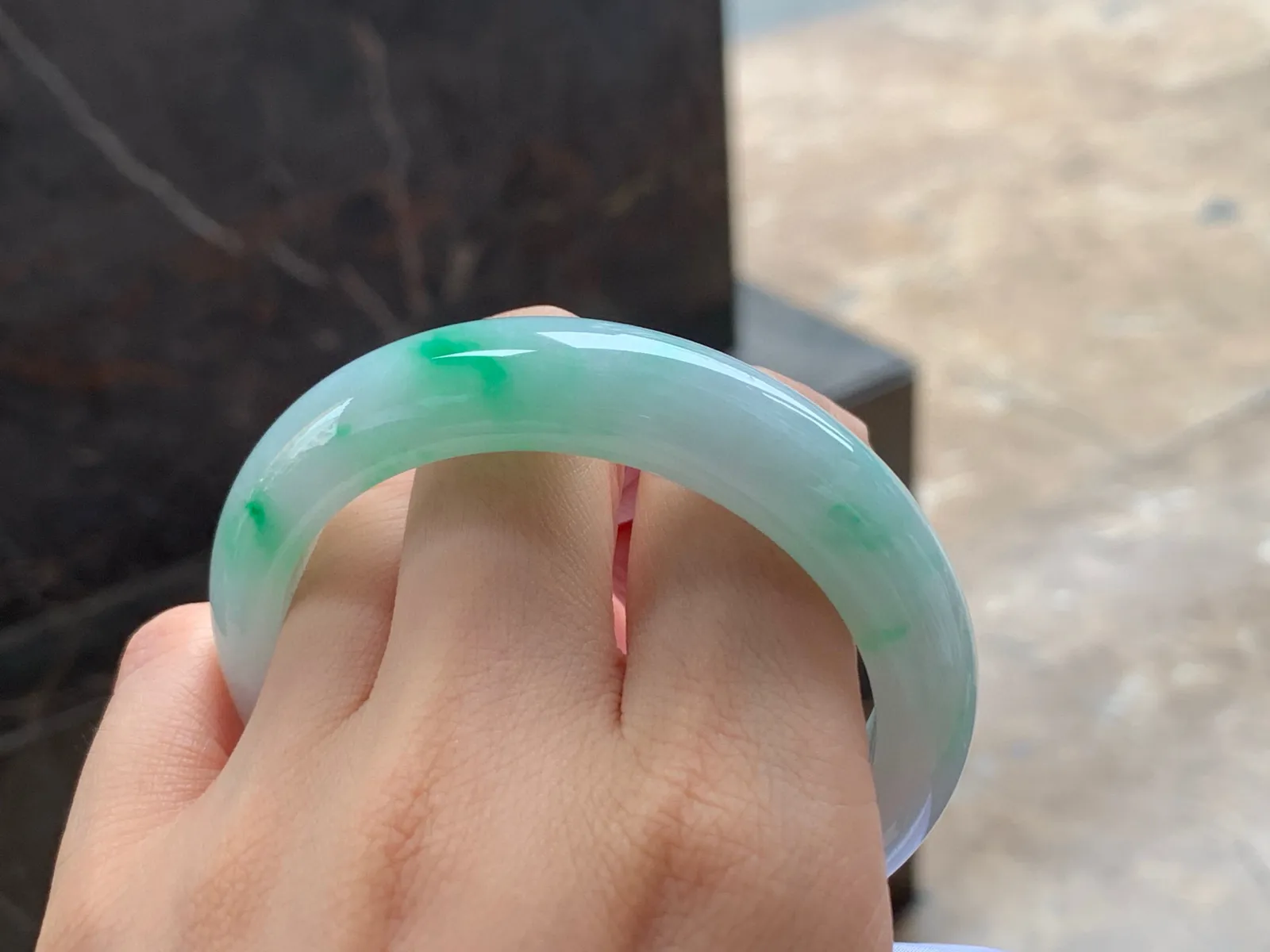 带色手镯
细腻清爽 54.3/12.9/8.5mm