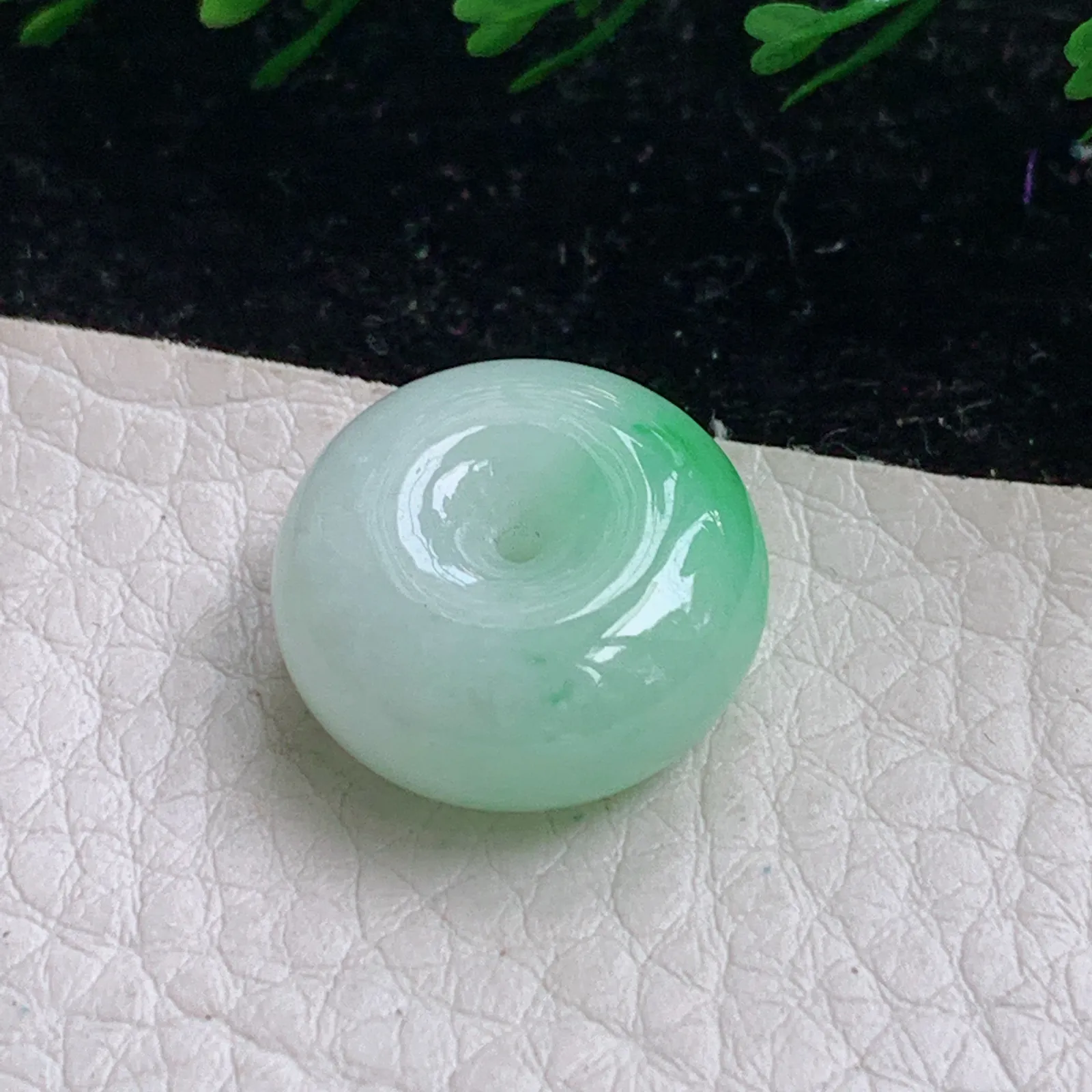 x54实拍17*8缅甸A货翡翠路路通吊坠飘绿面包扣玉坠桶珠转运珠