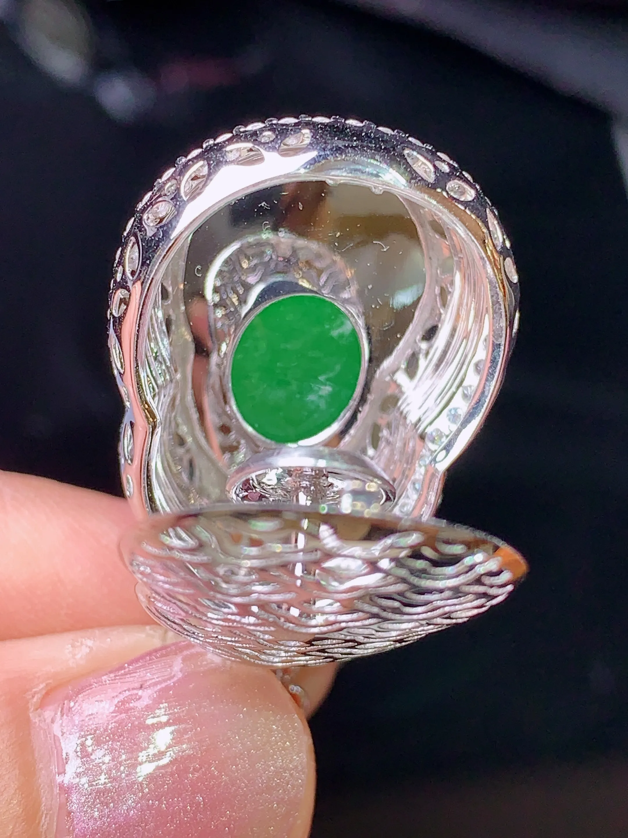 18k金钻镶嵌翠绿葫芦吊坠 玉质细腻 色泽清新艳丽 整体尺寸36.5*19.5*13.7