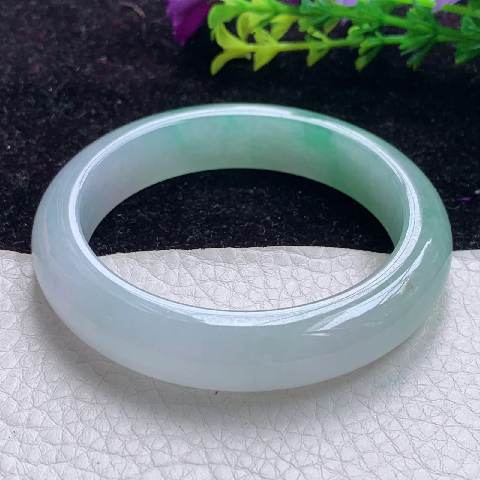 sza实拍53.5*12.3*8.4缅甸翡翠A货清新胶感飘绿花宽边翡翠玉手镯 玉镯子