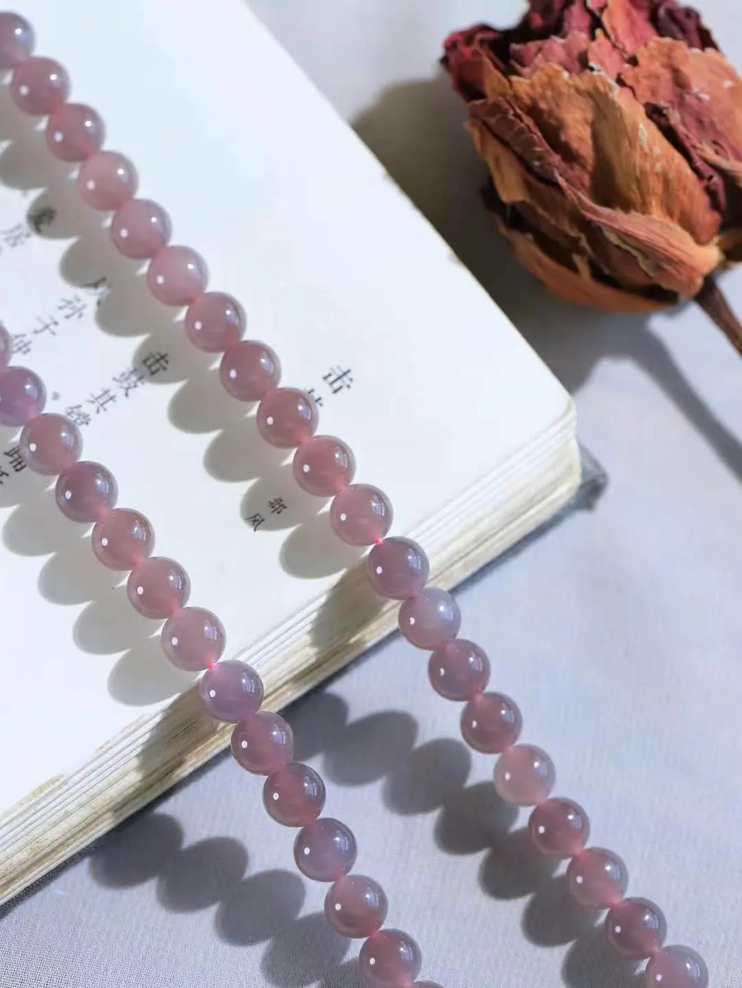 【珠圆玉润.项链】

货头精选 和田玉烟紫珠圆玉润项链 玉质温润细腻  整串打磨圆润，佩戴舒适。珠珠落玉盘，间关莺语花底滑，一生美好时光，无论身在何处，都有它相伴相守。事事顺遂，幸福美满，吉祥如意。重44克 尺寸取一7.8mm  79501178A