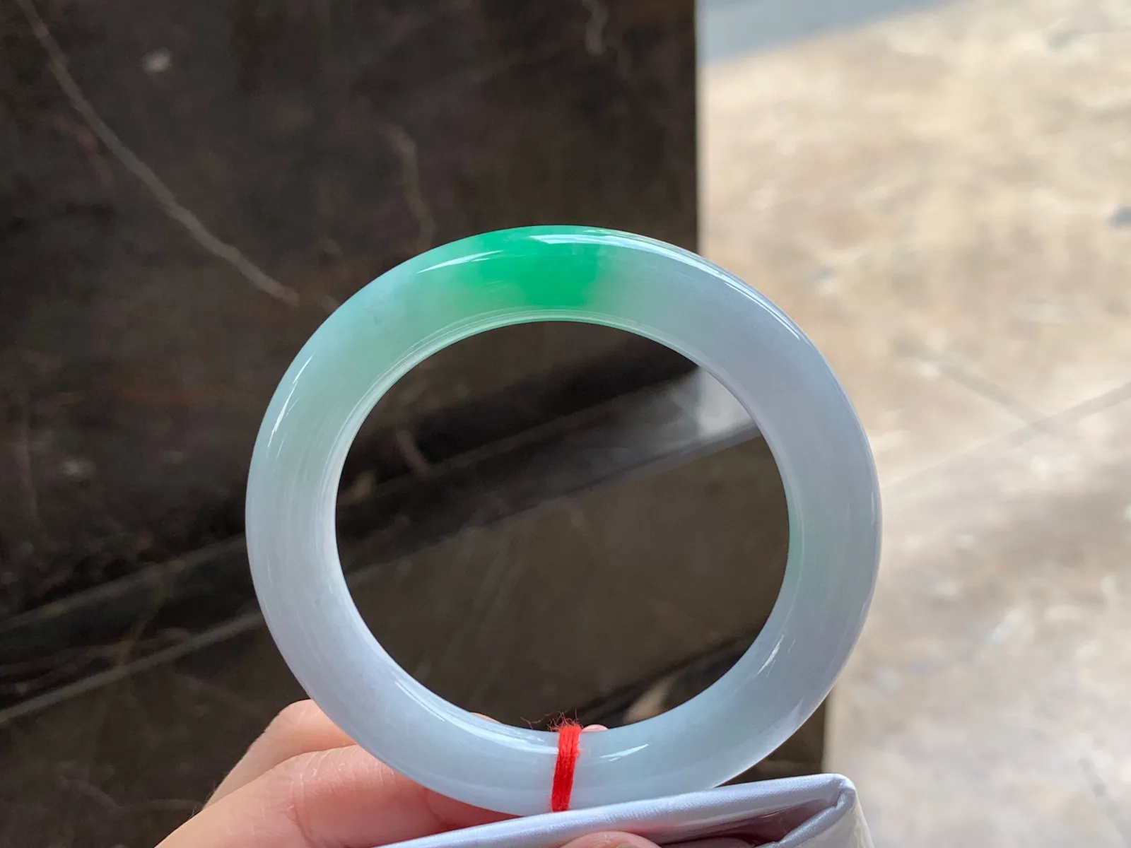 带色福镯
细腻 56/11