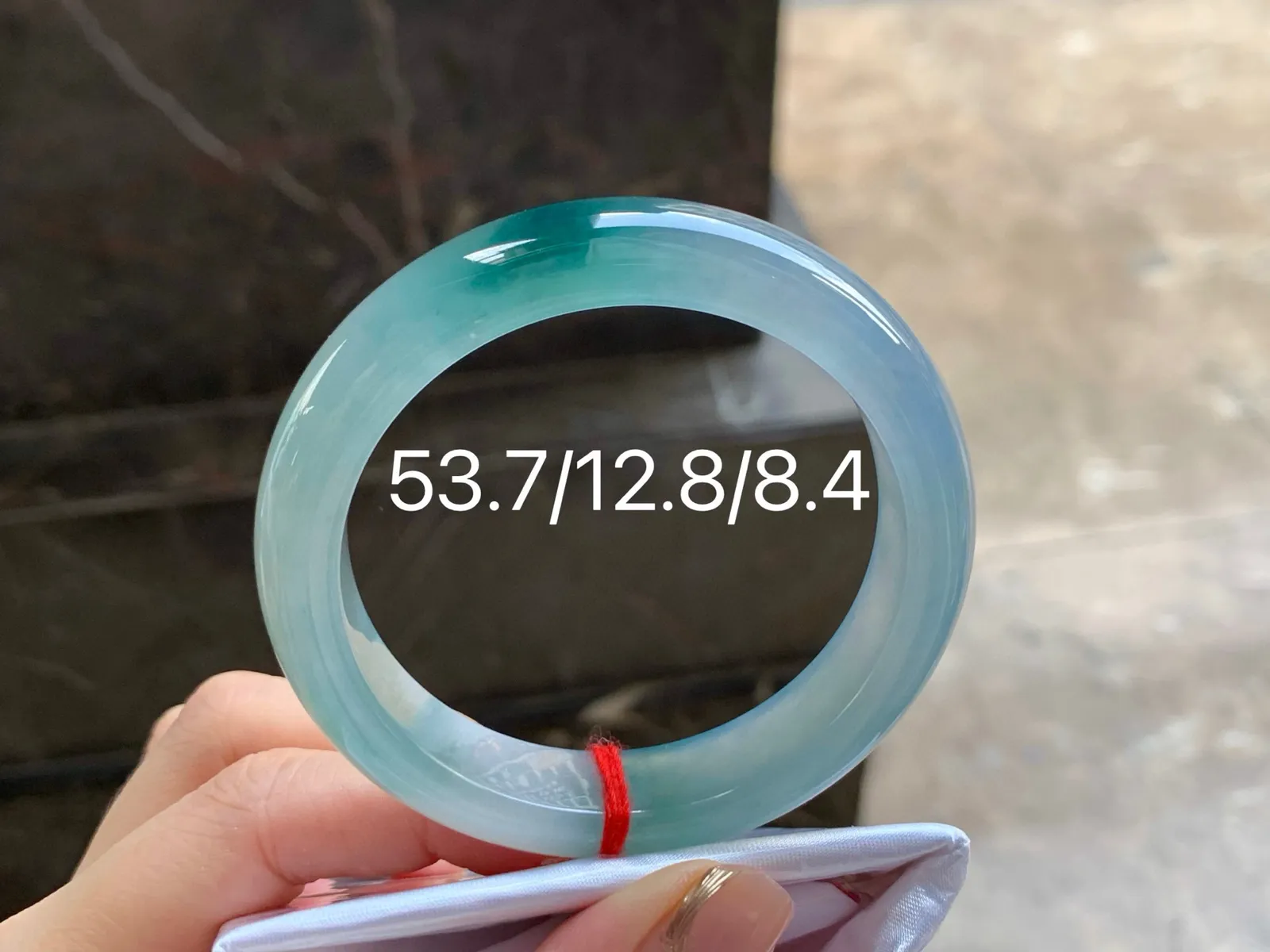 冰种手镯
底色漂亮53.7/12.8/8.4mm