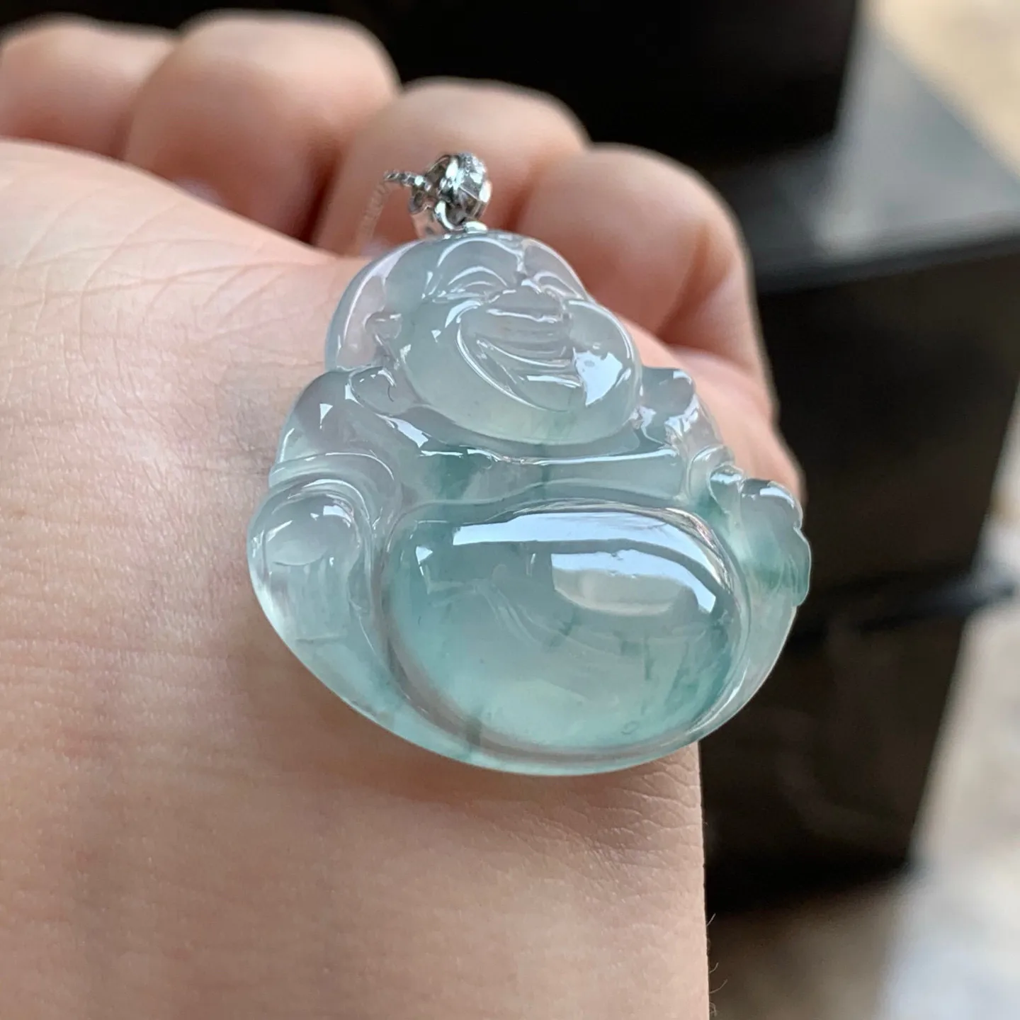 冰种飘花坐佛
清爽金扣