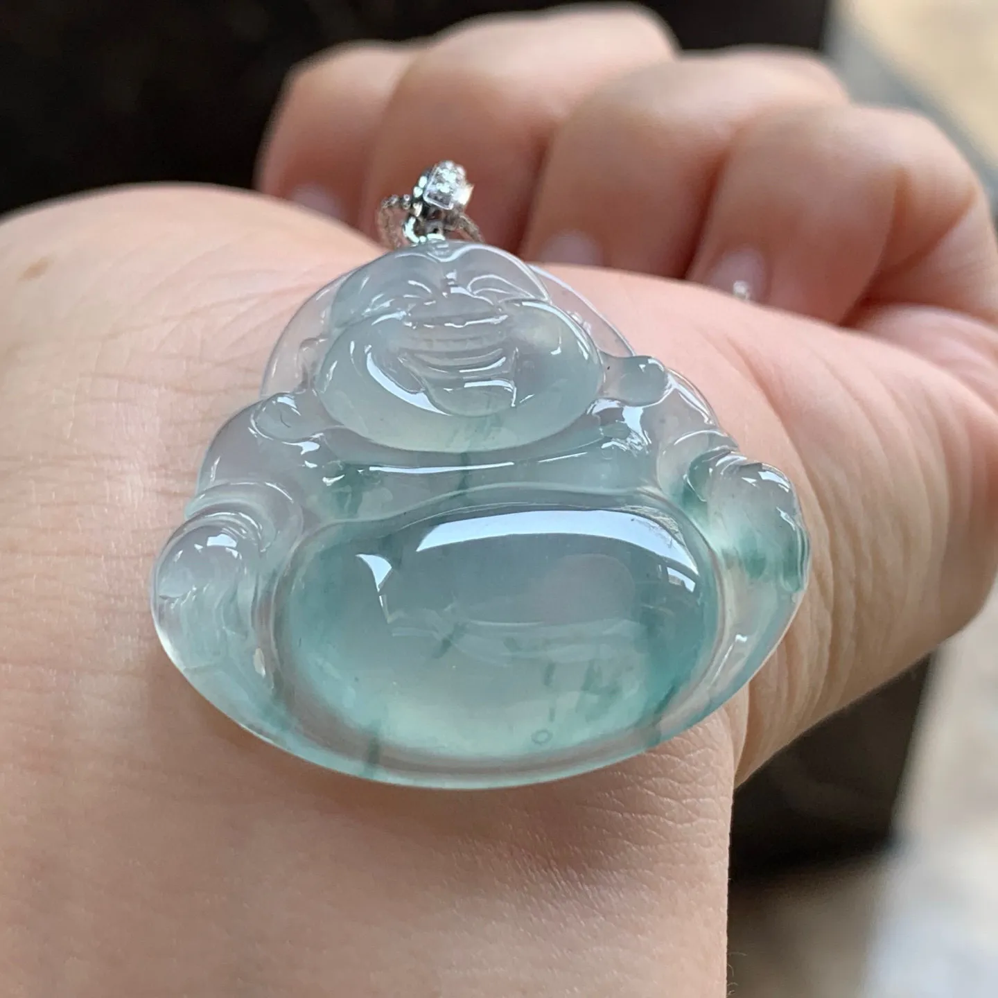 冰种飘花坐佛
清爽金扣