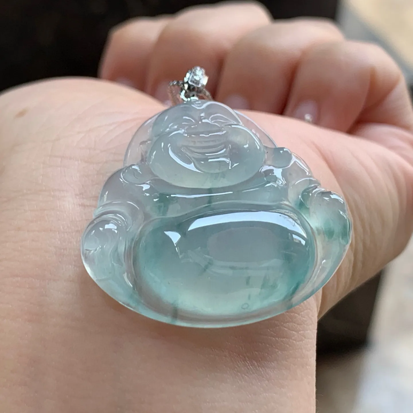 冰种飘花坐佛
清爽金扣