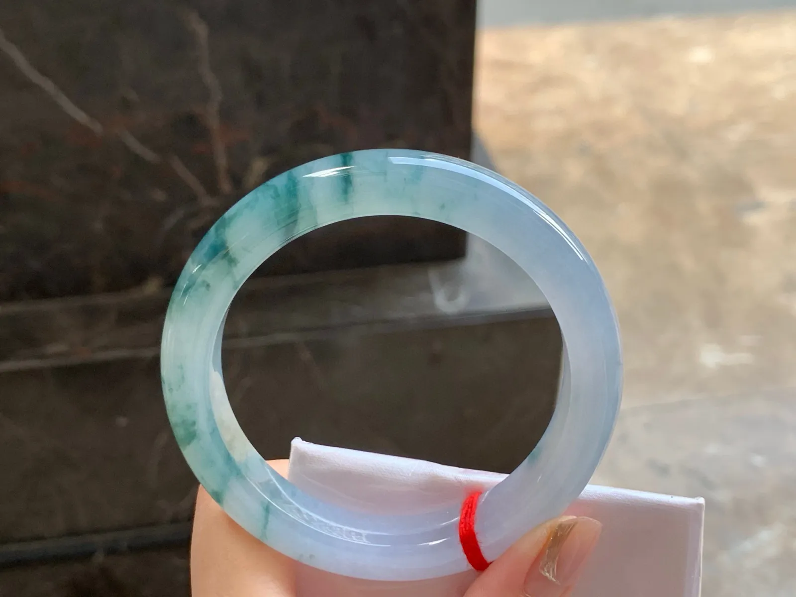冰淡紫飘花手镯
清爽58.8/11.8/9.2mm