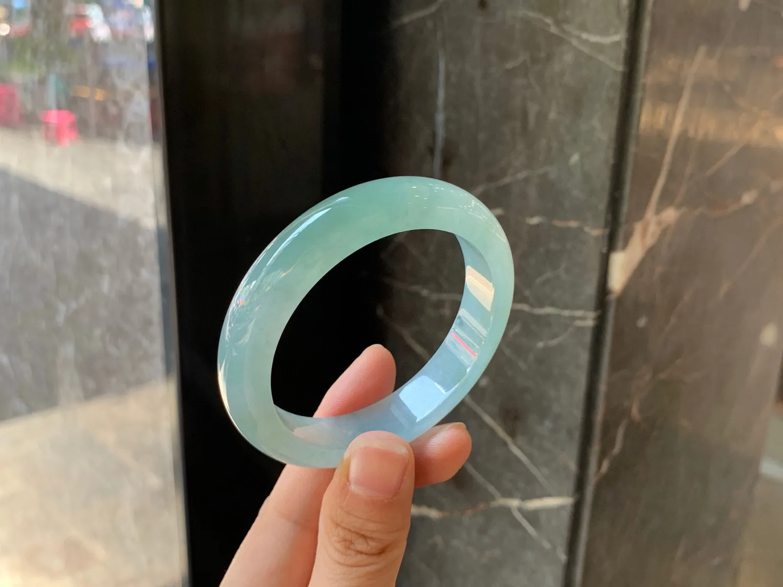 ｜51圈口
冰晴翡翠手镯，底子细腻，底色匀称，甜美，